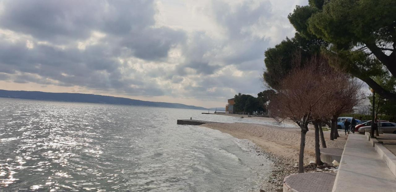 Navi * Kastela